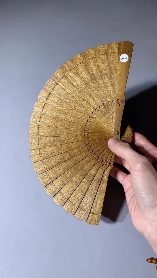 【闪购商品】金丝楠木雕103号15cm金丝楠木小叶桢楠扇子