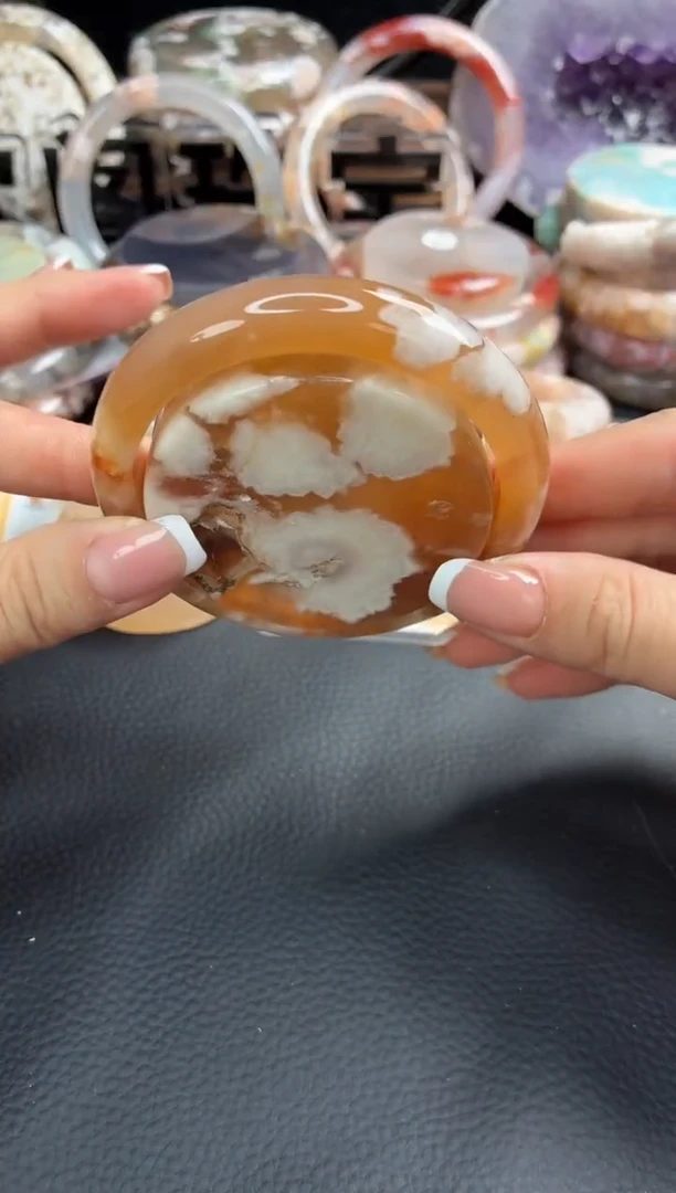 未镶嵌手镯（圆镯）石英质玉57