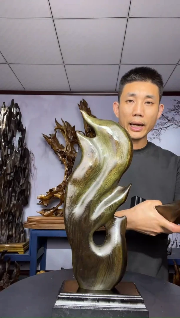 金丝楠木雕款虎**威金丝楠木工艺品摆件
