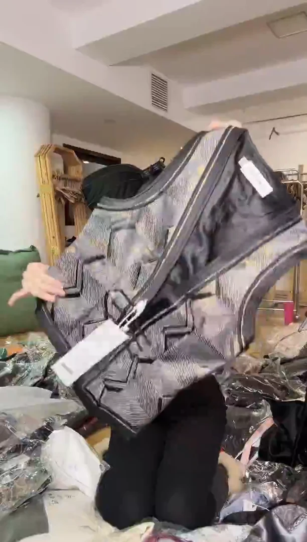 马甲 L   115斤以里