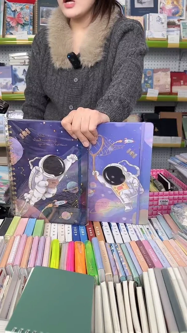 18K绑带侧翻线圈本-【太空人封面随机】-2本