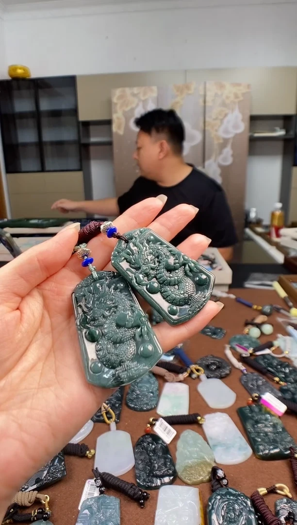 颈饰未镶嵌翡翠 多样性发其一