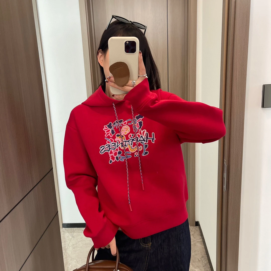 【黑雯服饰】新年红色立体刺绣连帽卫衣女春季时尚长袖上衣