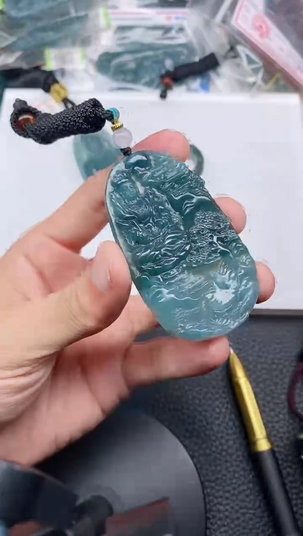 颈饰未镶嵌翡翠