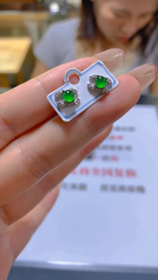 未镶嵌翡翠耳饰多样性发一