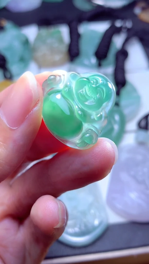 颈饰未镶嵌翡翠天然A货翡翠 天然A货翡翠天然翡翠多样性发货 发一