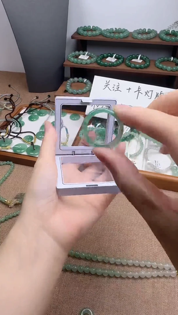 未镶嵌石英质玉戒指非洲翠 F类