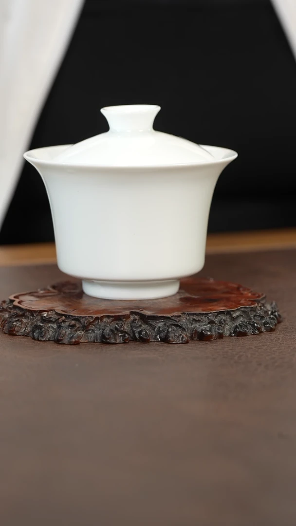 景德镇白胎马蹄盖碗