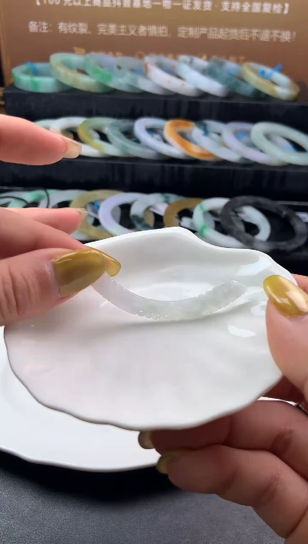 【闪购商品】翡翠颈饰未镶嵌玉璜