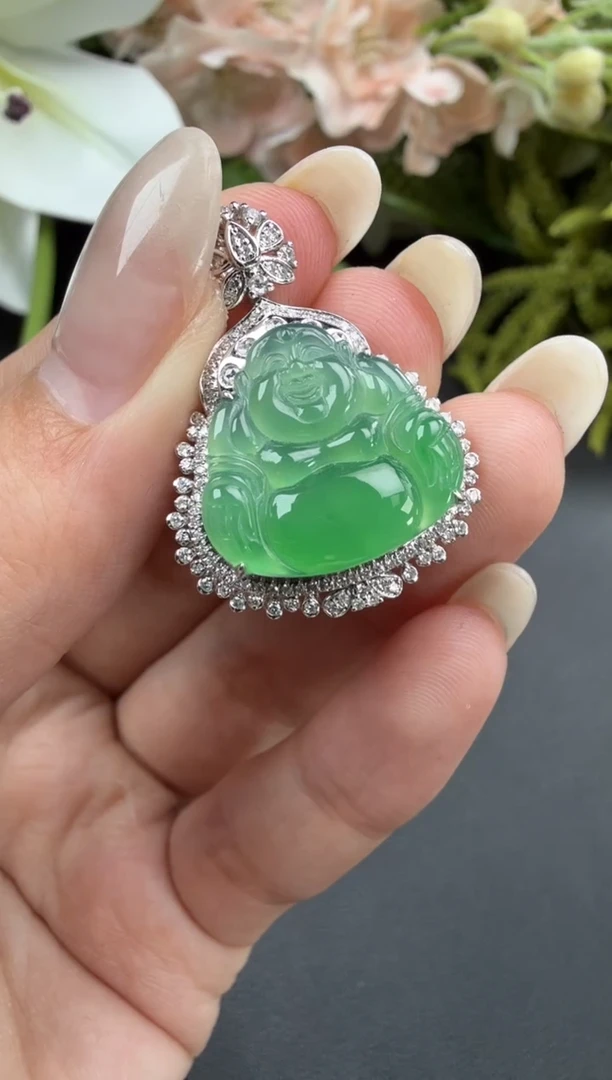 颈饰18K金镶嵌翡翠吊坠