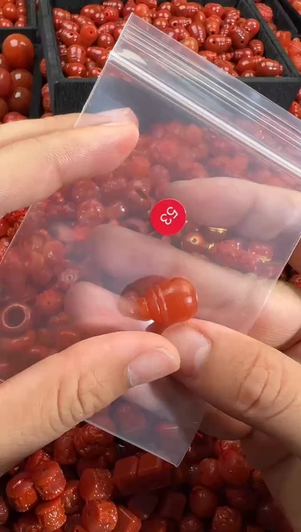 南红玛瑙未镶嵌颈饰1