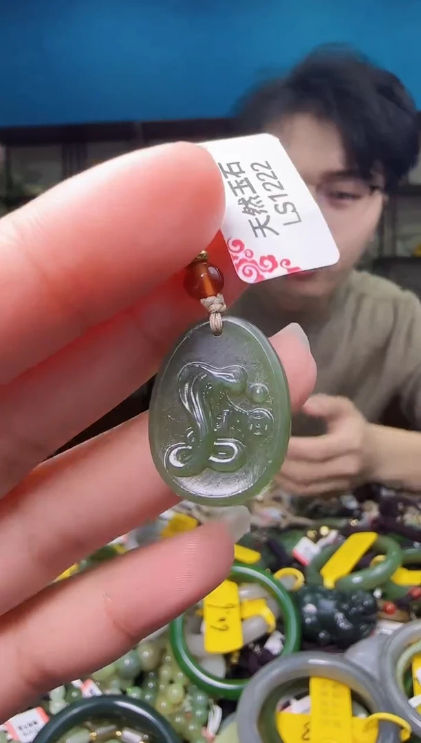 颈饰未镶嵌和田玉1