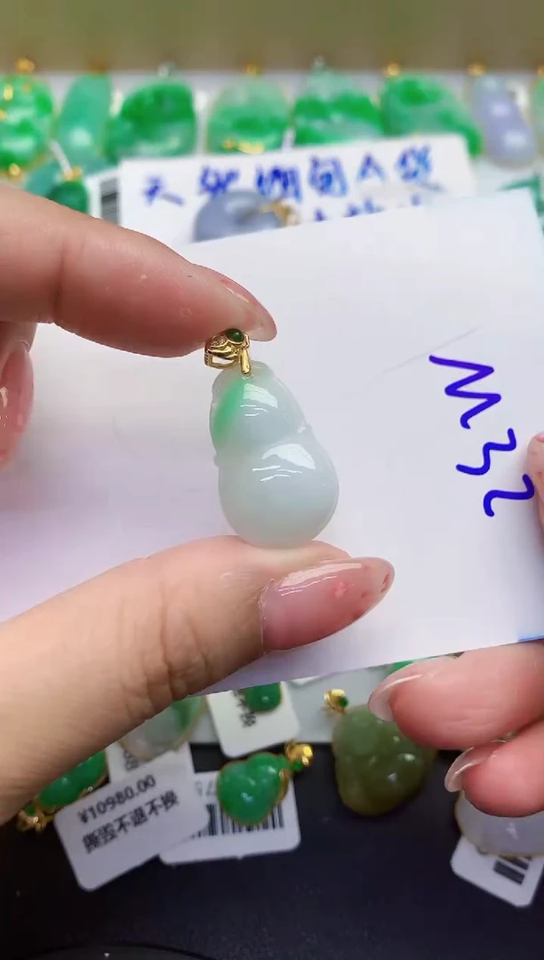 翡翠未镶嵌颈饰缅甸天然翡翠A货