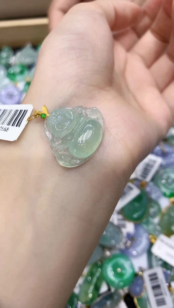 翡翠18K金镶嵌颈饰111111111111