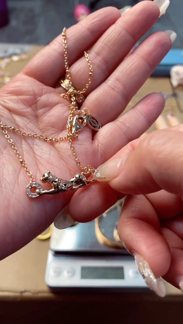 摆件瓷器如图所示206