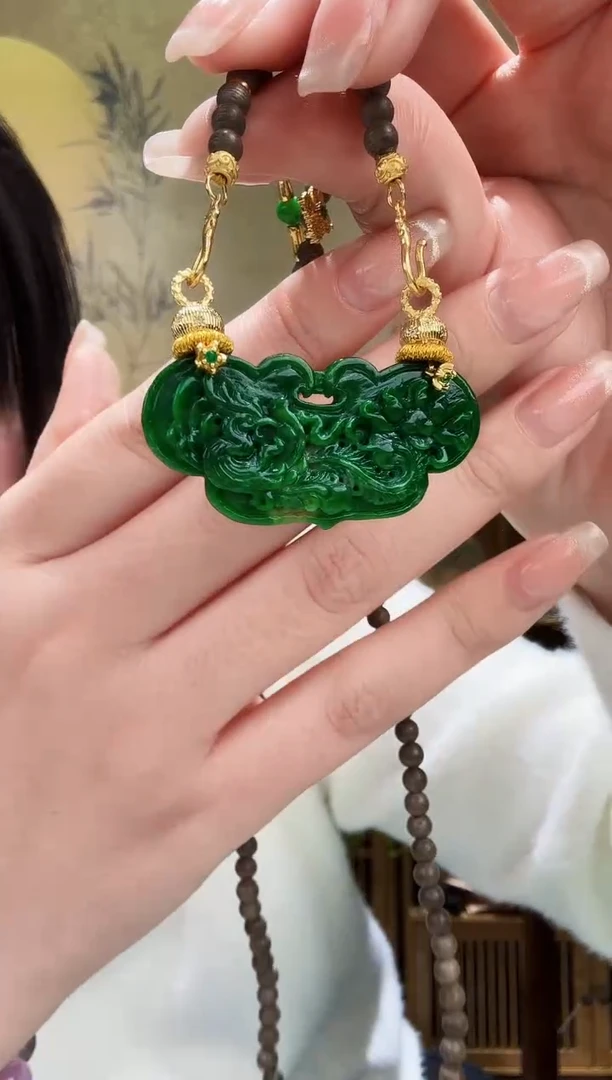 颈饰未镶嵌翡翠吊坠