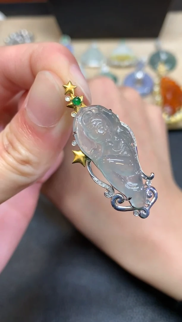 【闪购商品】翡翠颈饰18K金镶嵌随形【无服务费】