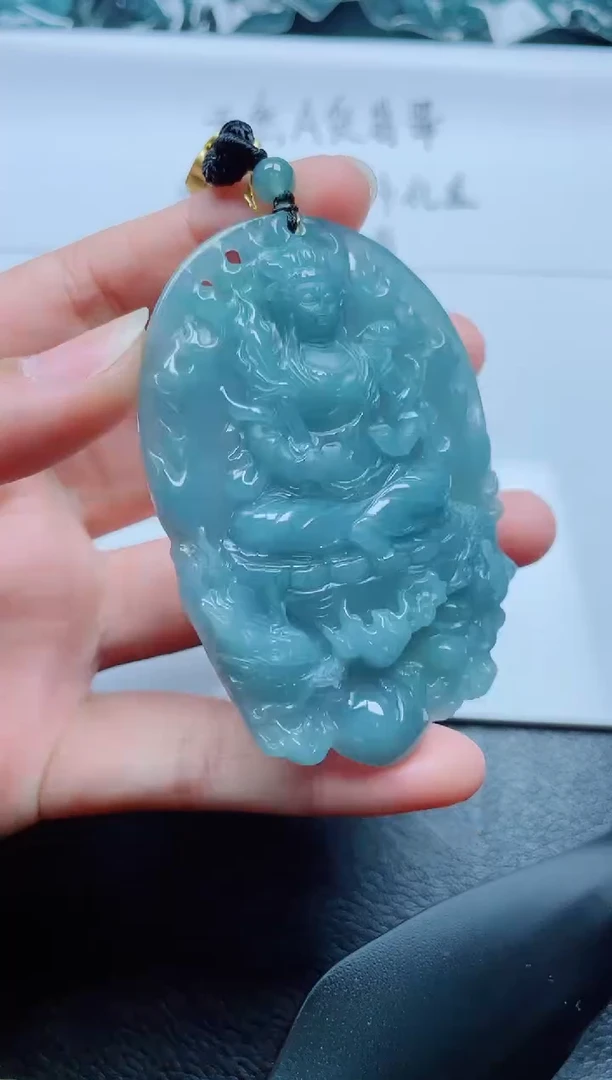 翡翠未镶嵌颈饰