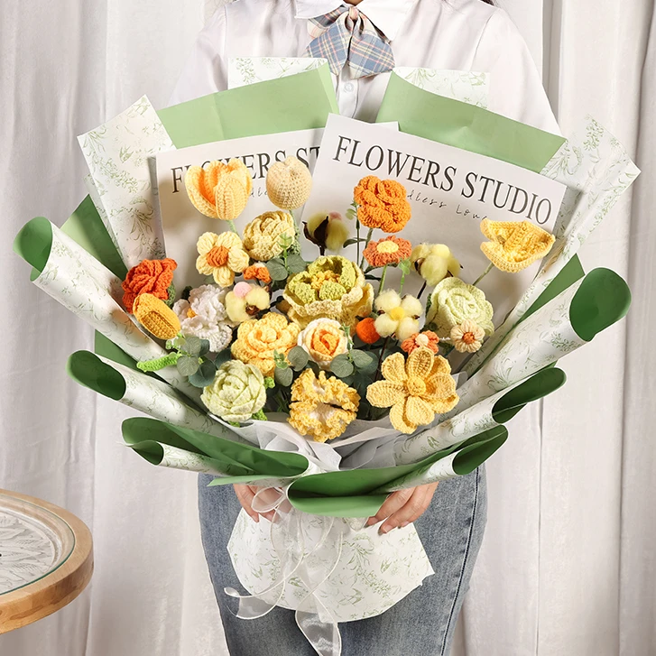 绿色花纹典雅手工成品花束非遗毛线花送长辈礼物