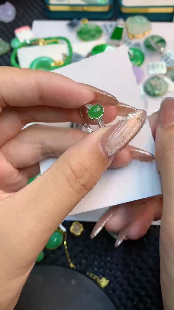 颈饰未镶嵌翡翠1