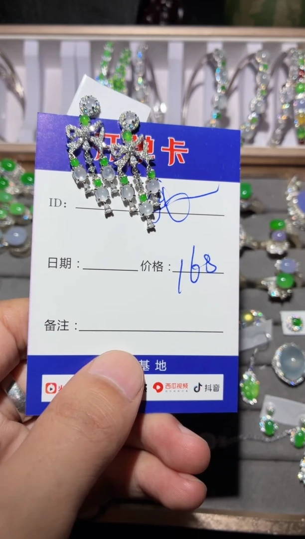 银S925镶嵌翡翠耳饰我****学向 我不想去上学