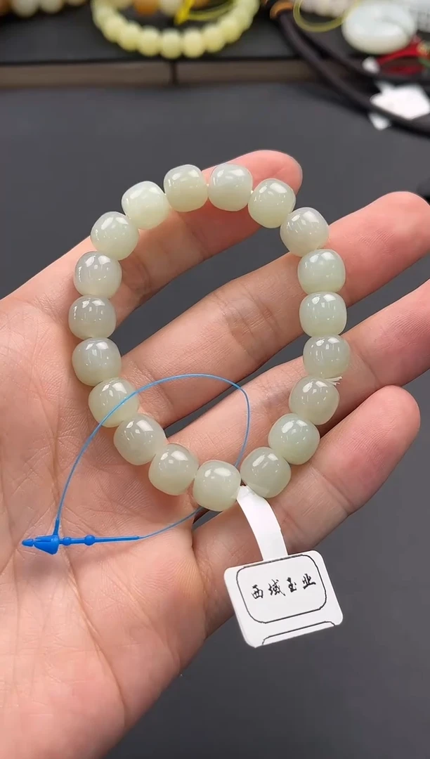 未镶嵌手串和田玉福利且末青白老型手串卡19微色差 纹裂