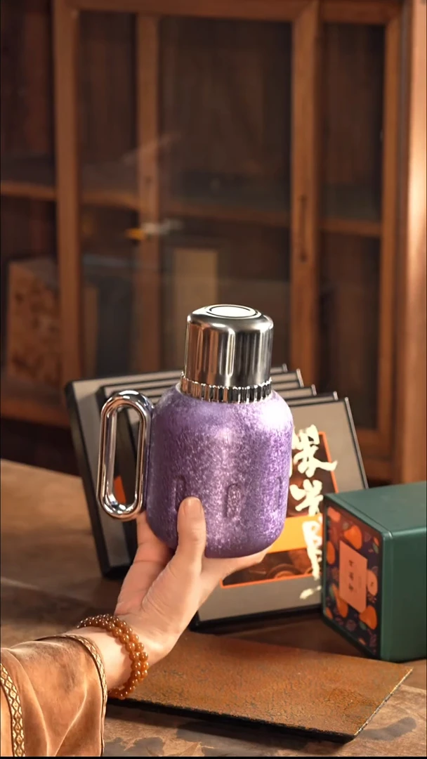 2018年老白茶寿眉茶饼7饼雪梨1罐器钛机械壶紫1个