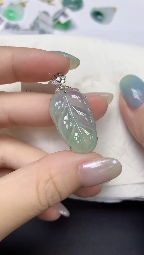 翡翠18K金镶嵌颈饰天然缅甸翡翠A货