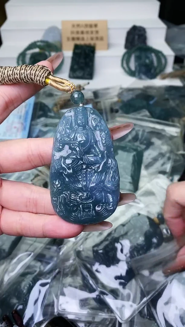 颈饰未镶嵌翡翠