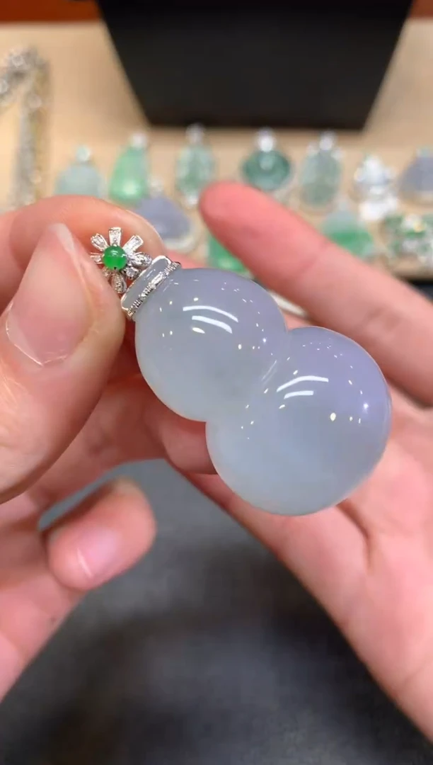 【闪购商品】翡翠颈饰18K金镶嵌葫芦【无服务费】