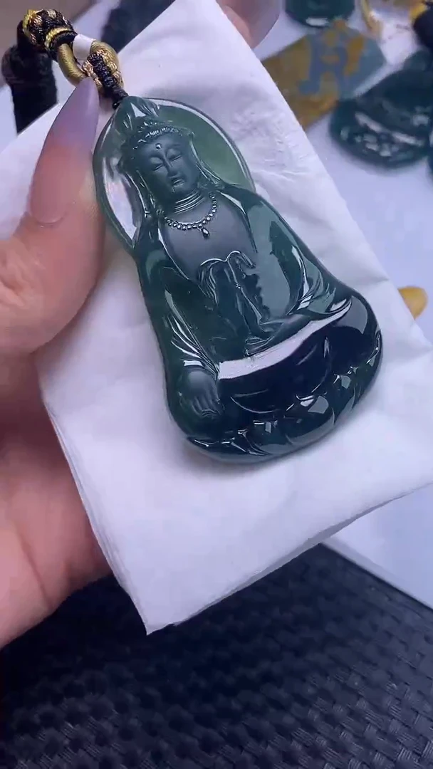 颈饰未镶嵌翡翠
