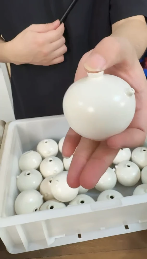 陶瓷米白色砚滴1个