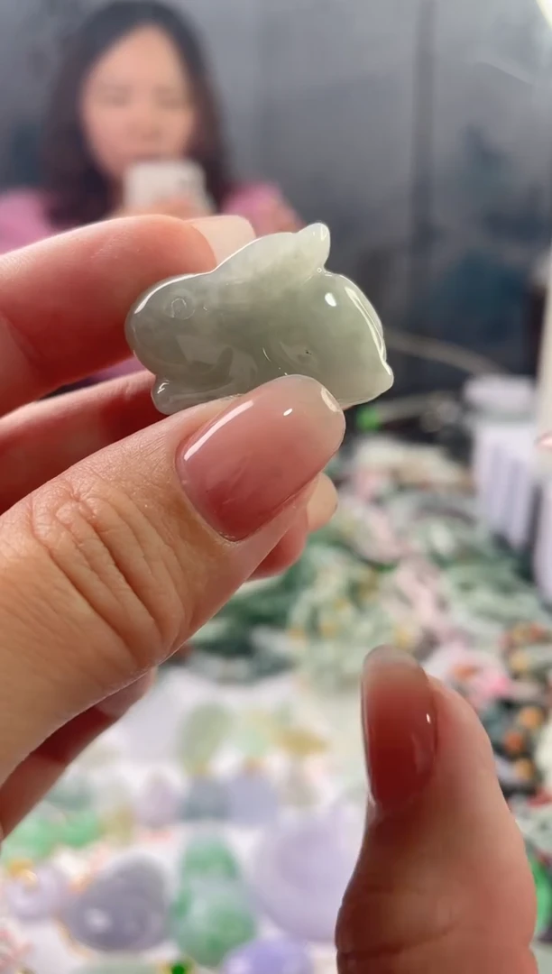 翡翠未镶嵌吊坠(不含链)立体兔子