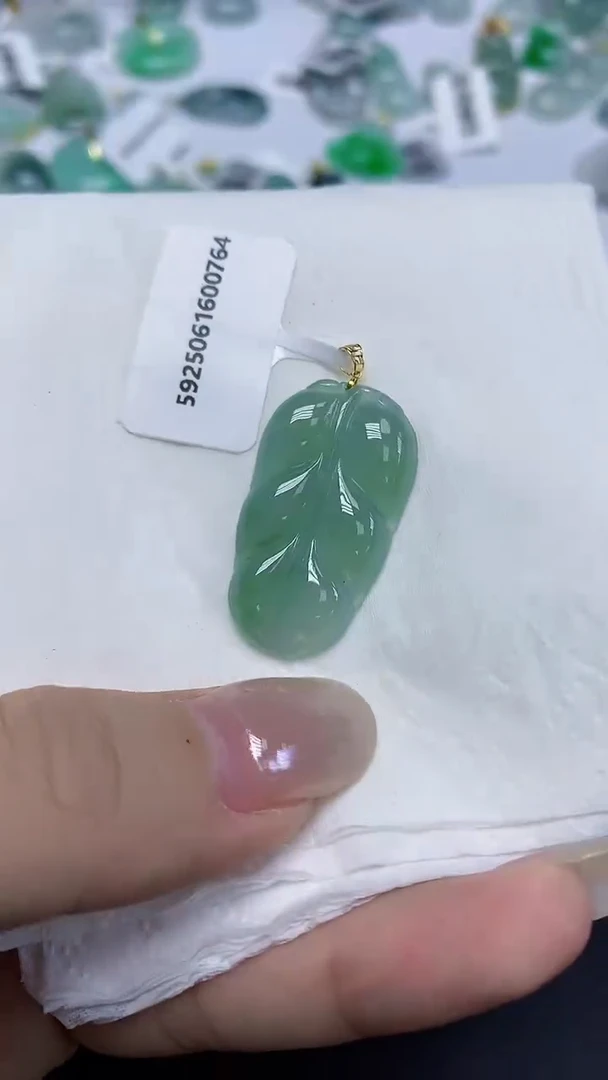 翡翠18K金镶嵌颈饰天然缅甸翡翠A货