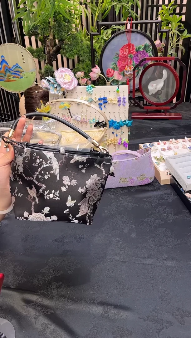 织绣?****?非遗苏绣手工饰品