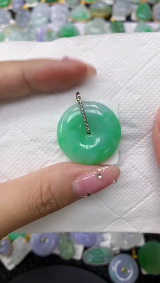 翡翠18K金镶嵌颈饰1111111111