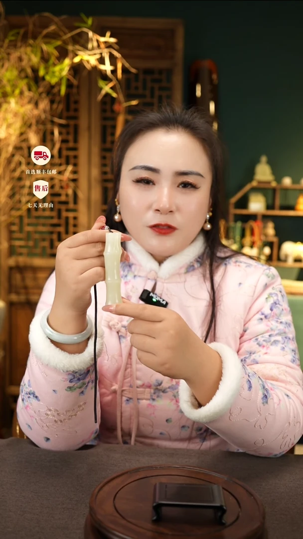 云南石竹叶青雕刻：节节高升长竹节手把件