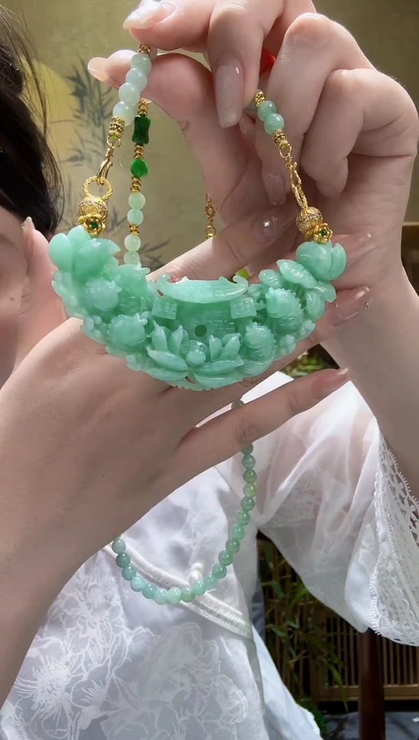 翡翠未镶嵌颈饰吊坠