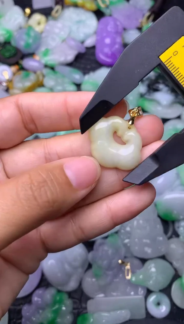 颈饰未镶嵌翡翠缅甸翡翠吊坠