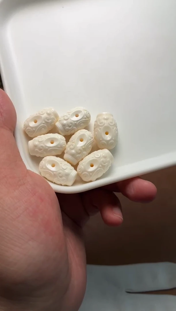 牛骨其他P170-祥云三通-有棕裂