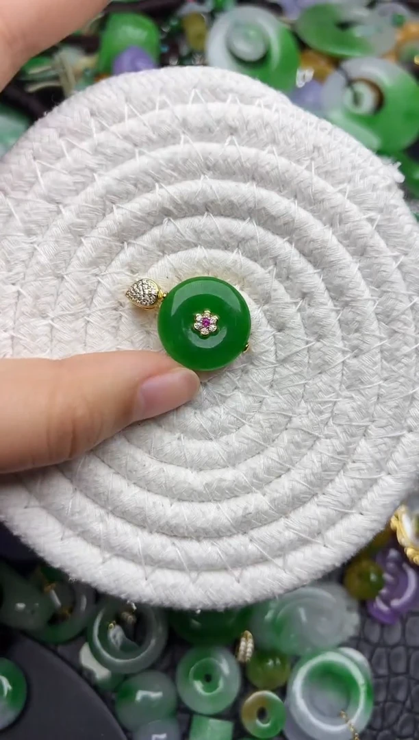 颈饰未镶嵌翡翠缅甸翡翠吊坠