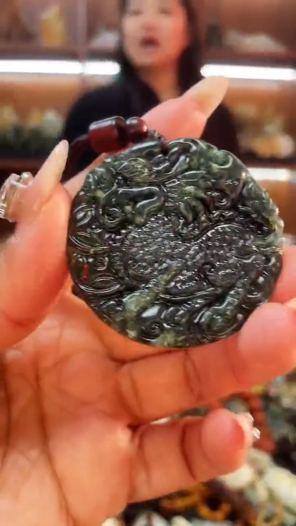 未镶嵌蛇纹石玉吊坠