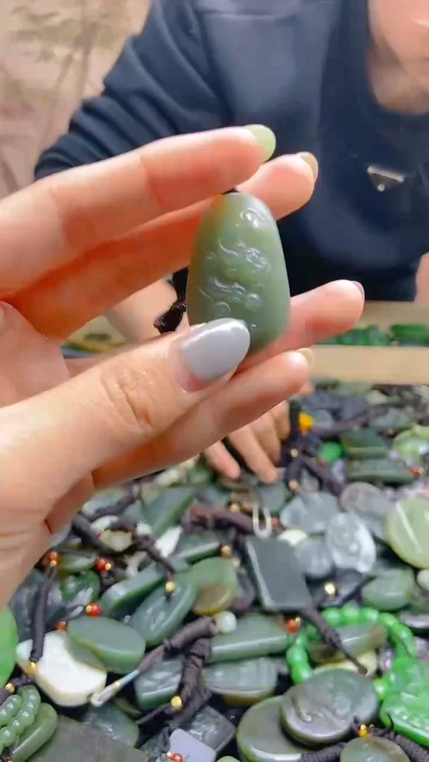 颈饰未镶嵌和田玉1