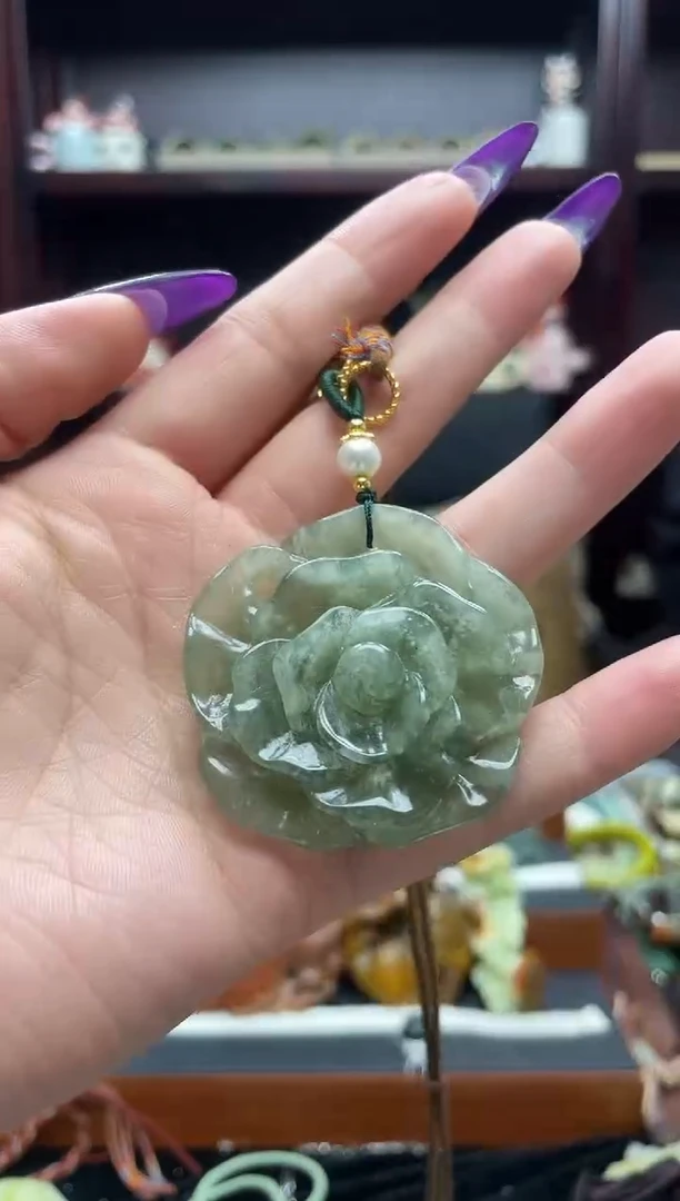 岫玉未镶嵌吊坠·