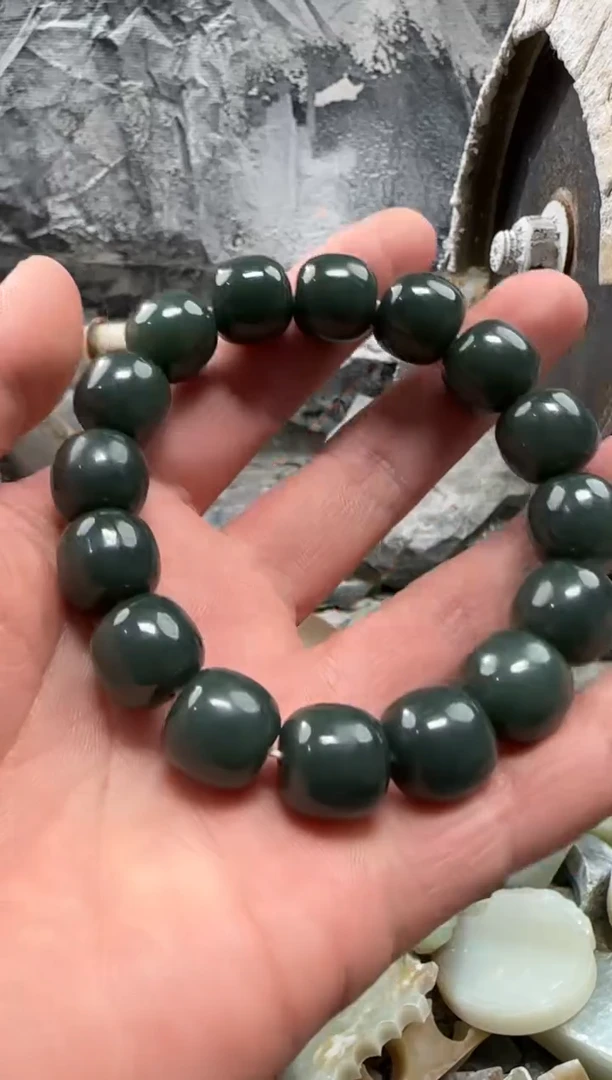 和田玉未镶嵌颈饰手串