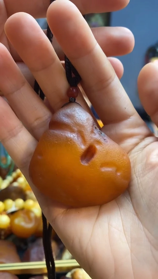 未镶嵌颈饰琥珀吊坠
