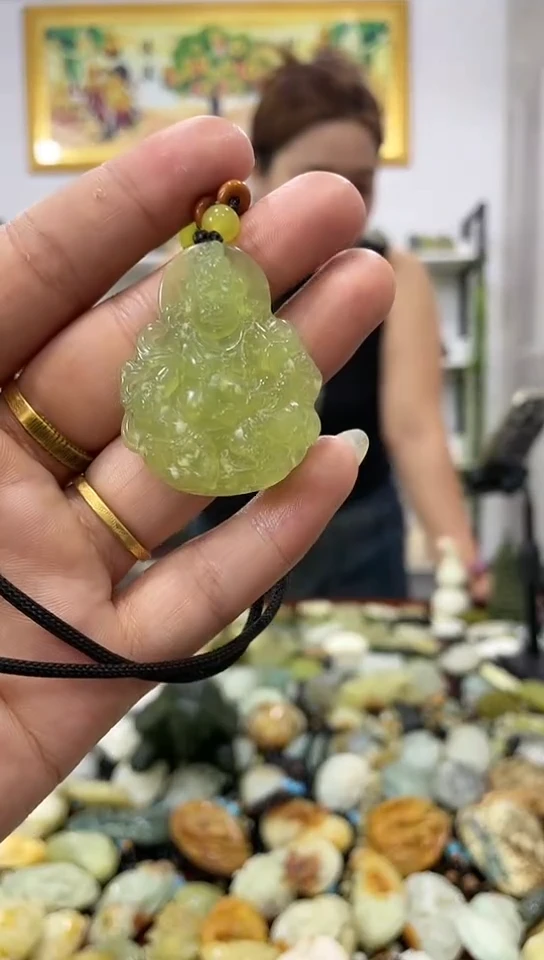 岫玉未镶嵌挂件