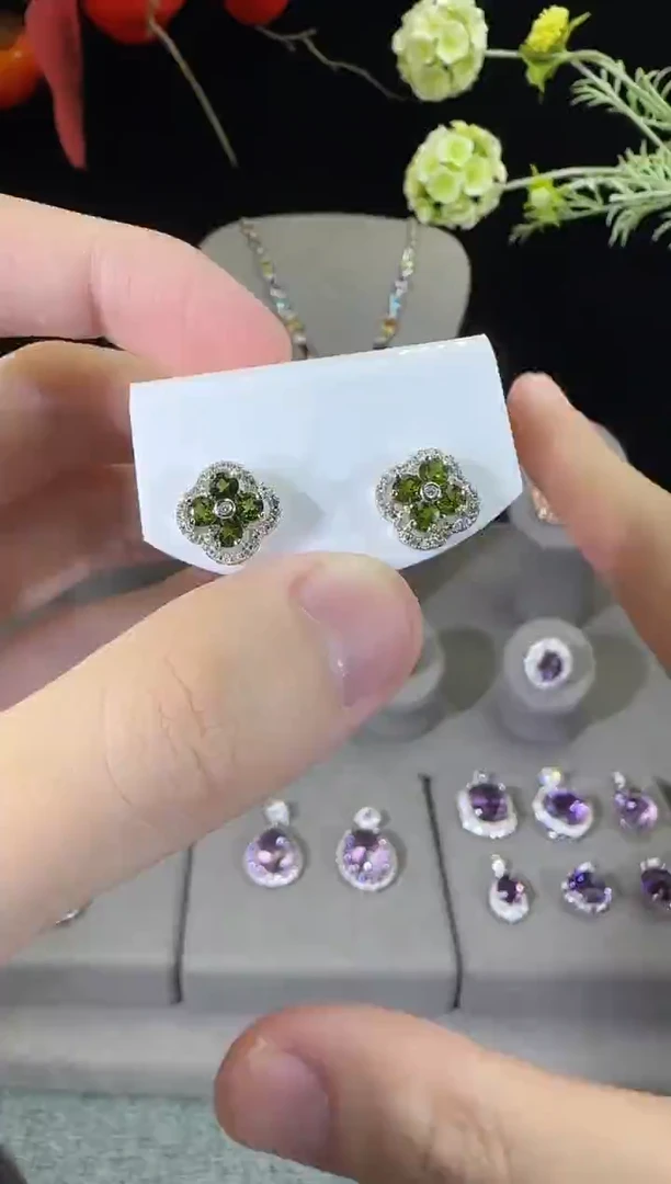 耳钉透辉石银S925镶嵌8mm耳钉