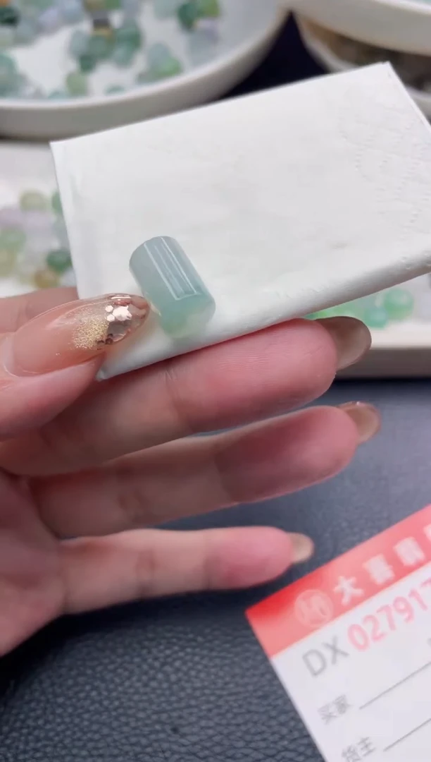 未镶嵌定制翡翠飞****！珠子