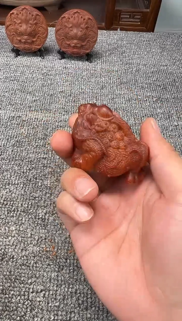 柏木（崖柏）三足金蟾手把件